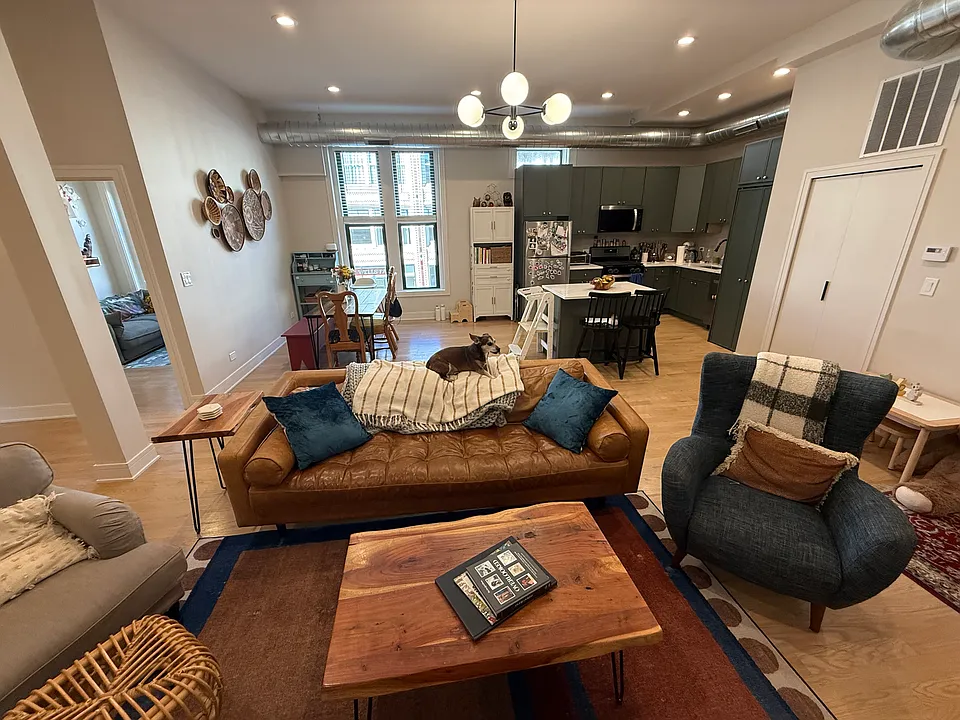 1574 N Milwaukee Ave #2E