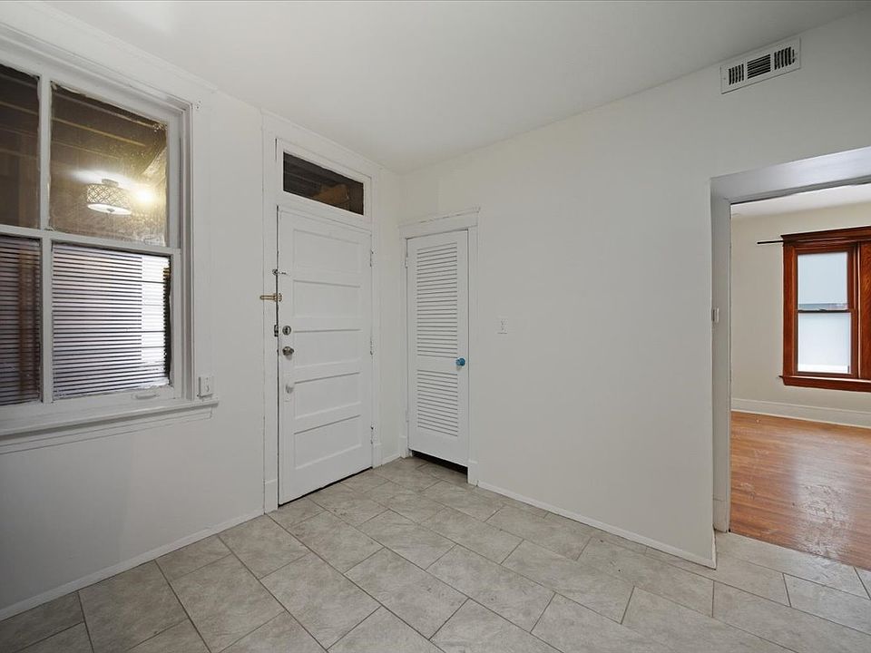 1st image of 4000.1 N Southport Ave #2