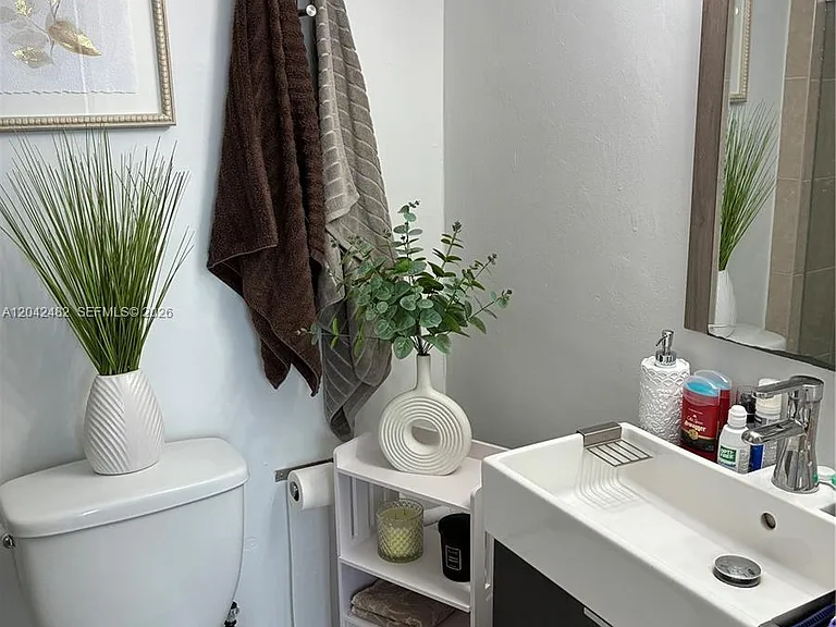 2000 NE 135th St #710 — Photo 12