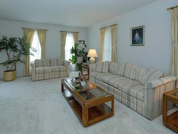 7662 Hunters Ridge Dr-104