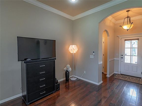 4th image of 3302 SW Briar Creek Ave