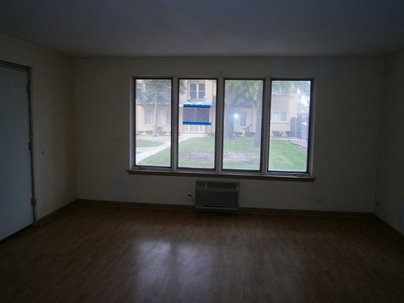 2nd image of 8459 S Kedzie Ave APT 104