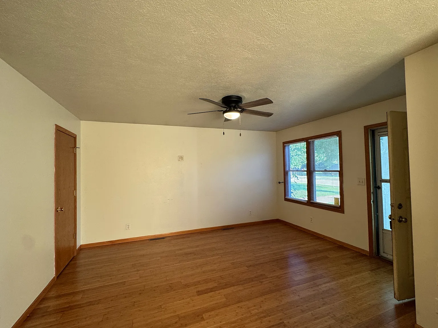 3 bed, 1000 sqft, $1,700 — Photo 4