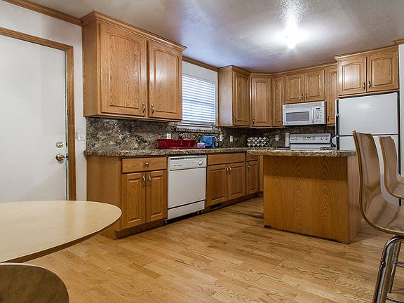 4th image of 3626 S Buckeroo Dr