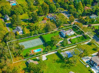 118 S Country Rd, Remsenburg, NY 11960