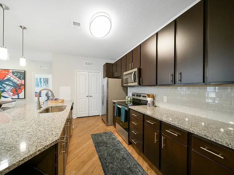 500 East Apartments — Photo 3