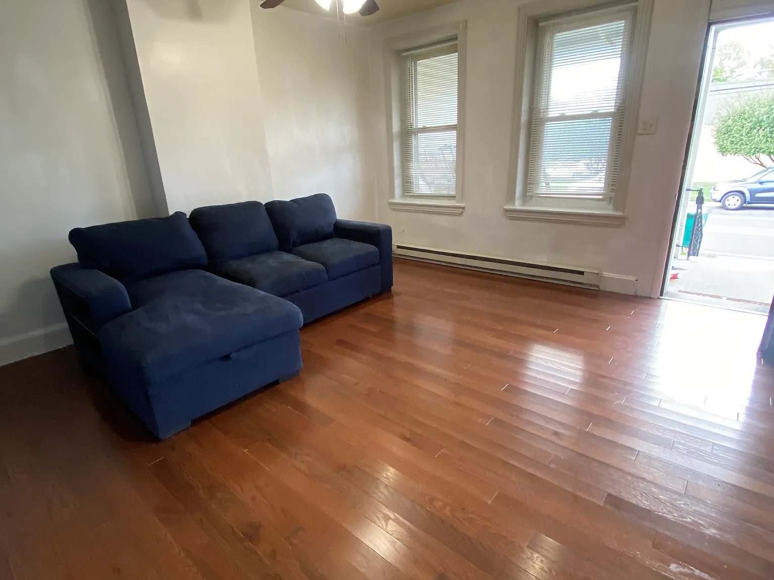2 bed, 896 sqft, $1,900 — Photo 2
