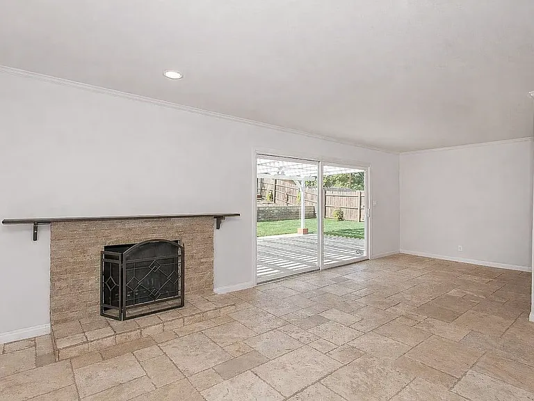 639 Calle Tulipan — Photo 5