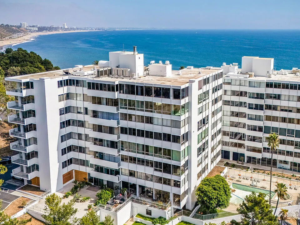 17352 W Sunset Blvd #606