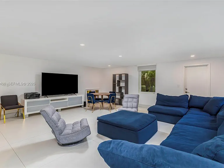 301 Shore Dr E — Photo 39