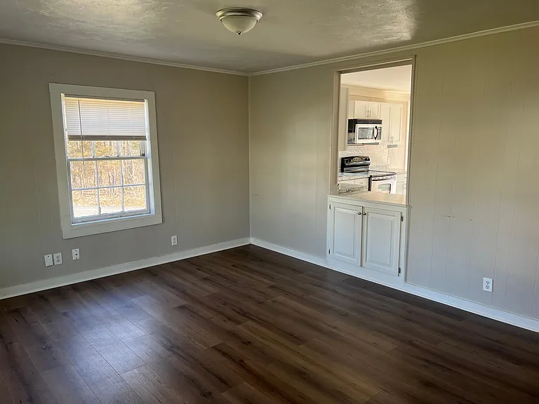 640 Highpoint Dr — Photo 4