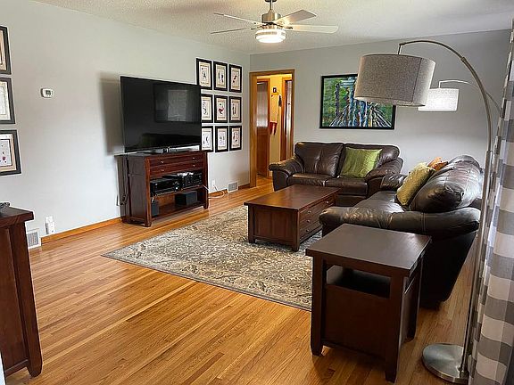 3rd image of 910 N Rosemary Ave