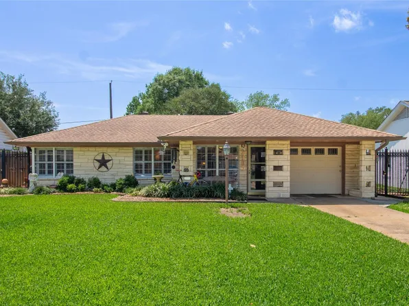 2107 Bron Holly Dr, Houston, TX 77018