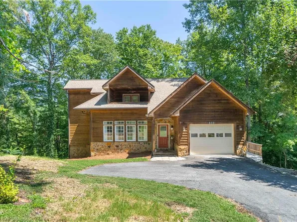833 E Country Club Rd, Mount Airy, NC 27030