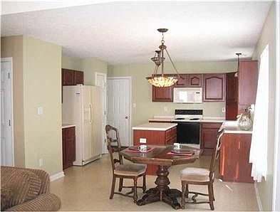 3rd image of 6257 Saddletree Dr