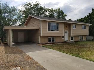 1104 Carriage Square Dr, Grandview, WA