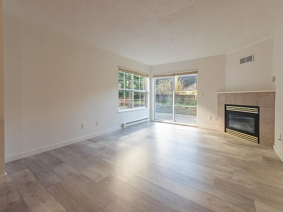 3rd image of 689 Park Rd #35