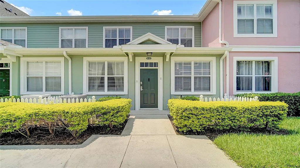 3 bed, 2.0 bath, 1296 sqft, $2,400 — Photo 2