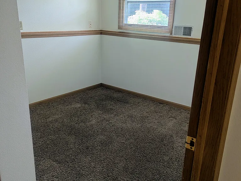 635 Hall St — Photo 6