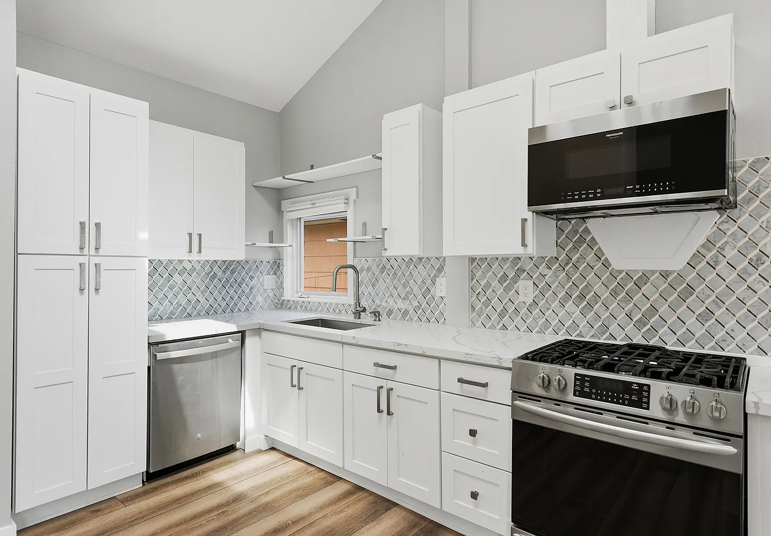 3 bed, 1400 sqft, $3,200 — Photo 4