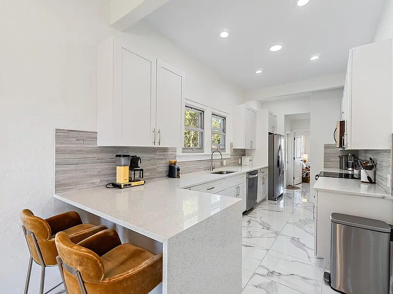 423 Avenida Alegre — Photo 11