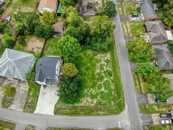 2213 Rimrock Dr, Kemah, TX 77565