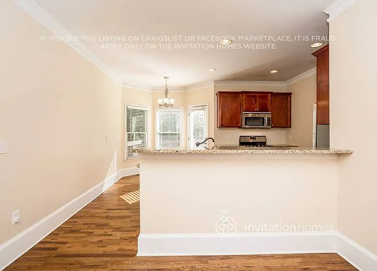 712 Connally St SE — Photo 10
