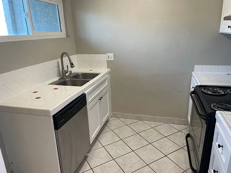 25822-25828 Walnut St — Photo 13
