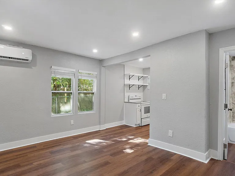 2243 Auburn St S #B — Photo 6