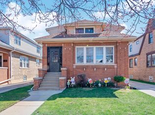 7245 W Greenleaf Ave, Chicago, IL
