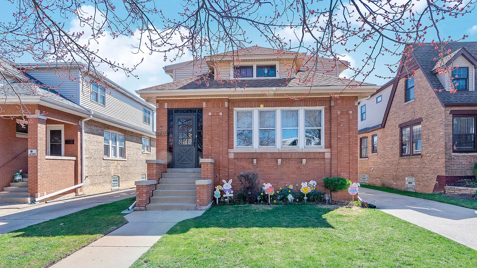 7245 W Greenleaf Ave photo 1