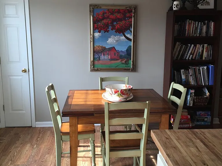 Eat-in kitchen