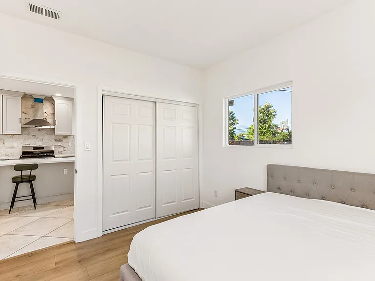 509 S Barranca St #B — Photo 16
