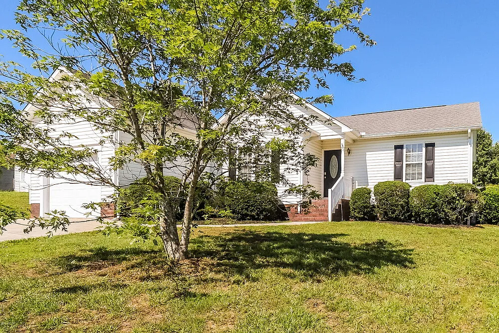 3 bed, 2.0 bath, 1310 sqft, $1,885 — Photo 3