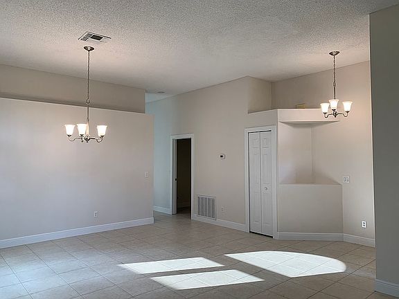 3rd image of 3822 Regents Way