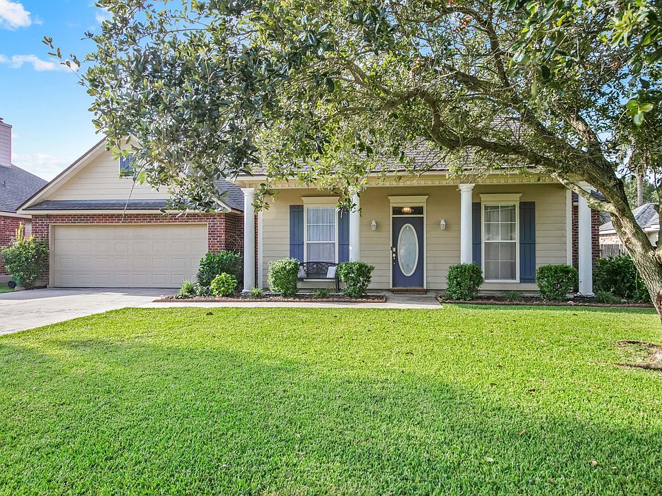 1st image of 413 Crest Cir