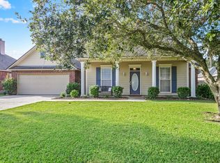 413 Crest Cir, Youngsville, LA 70592