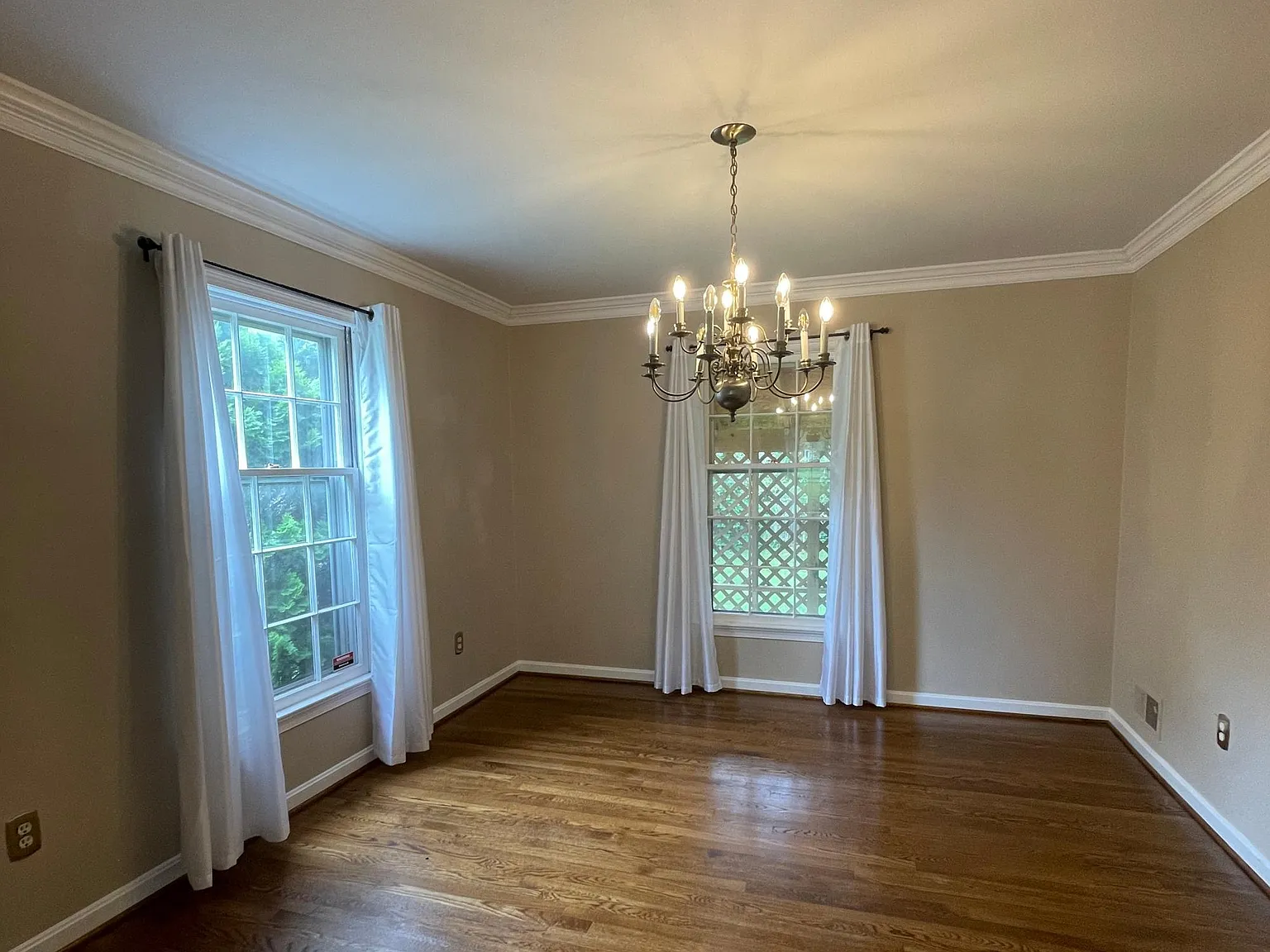 4 bed, 2.5 bath, 3200 sqft, $5,000 — Photo 4