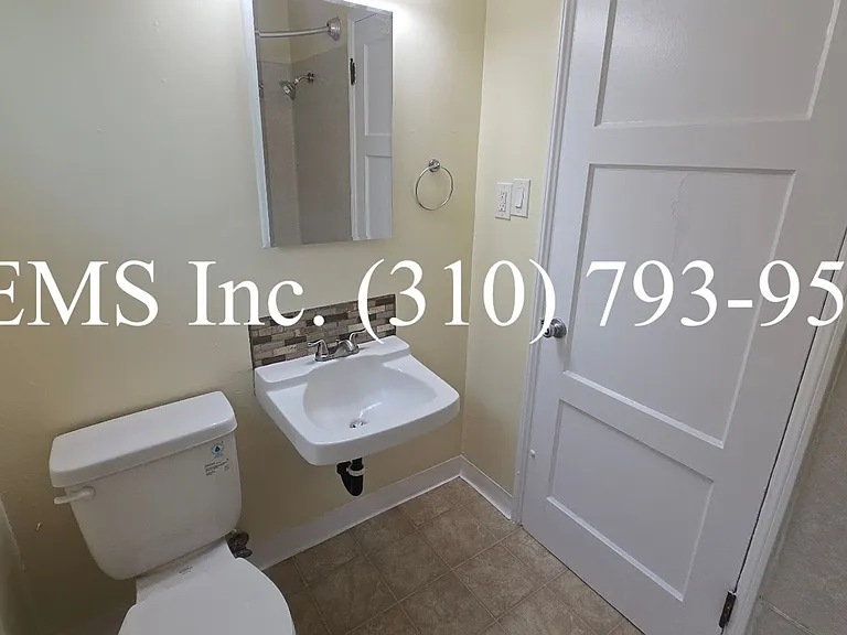 Bright Upstairs 1 Bedroom Apartment w/ Shared Garage Parking — Photo 18