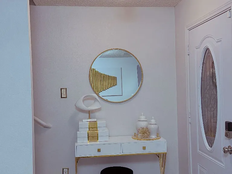 4100 Hunters Creek Dr — Photo 3