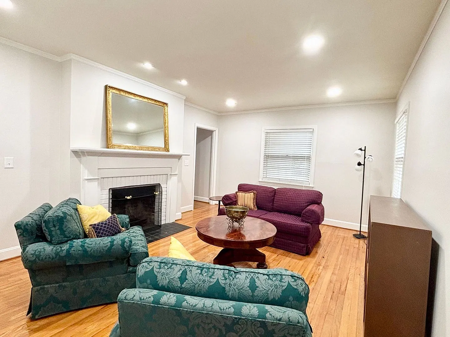 Furnished Private Room | Utilities + Wi-Fi Included | Flexible 30-Day Minimum — Photo 4