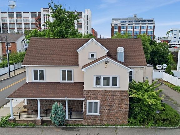 3rd image of 15 Wallington Ave