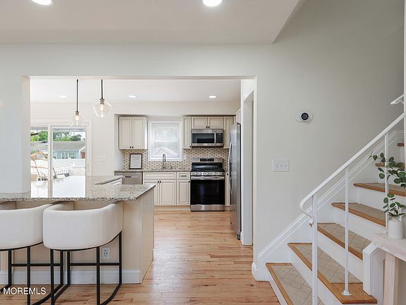 5th image of 906 Ruth Drive