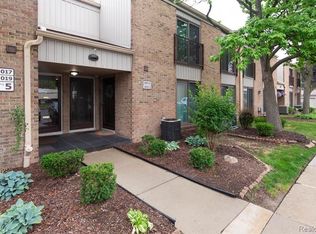 18017 University Park Dr #63, Livonia, MI 48152