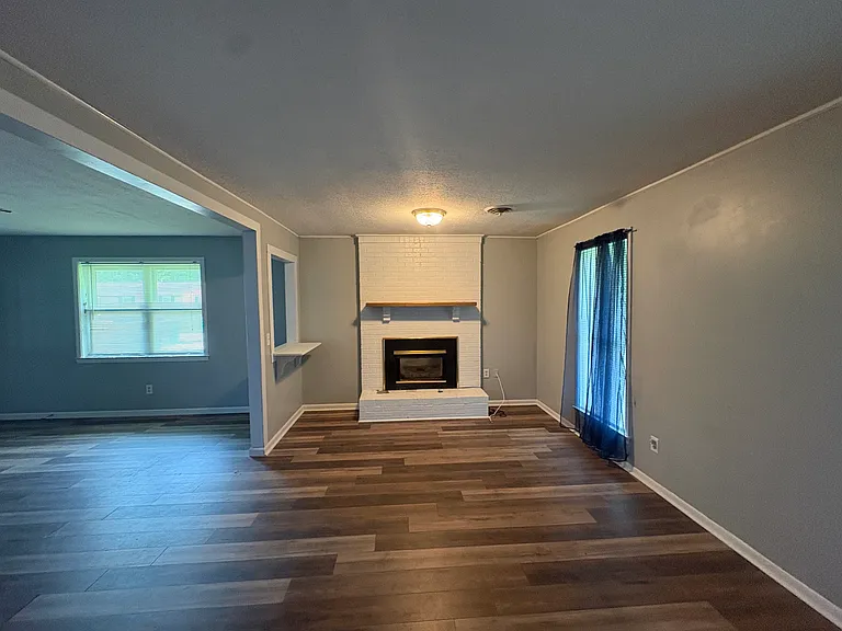 2736 Lawndale Dr — Photo 2