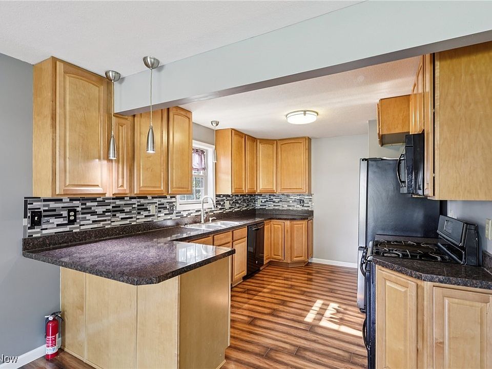 2nd image of 1811 Stepney St