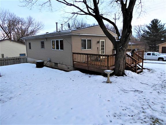5th image of 624 Wilkins St W