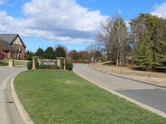 3rd image of Windsor Cir Lot 27