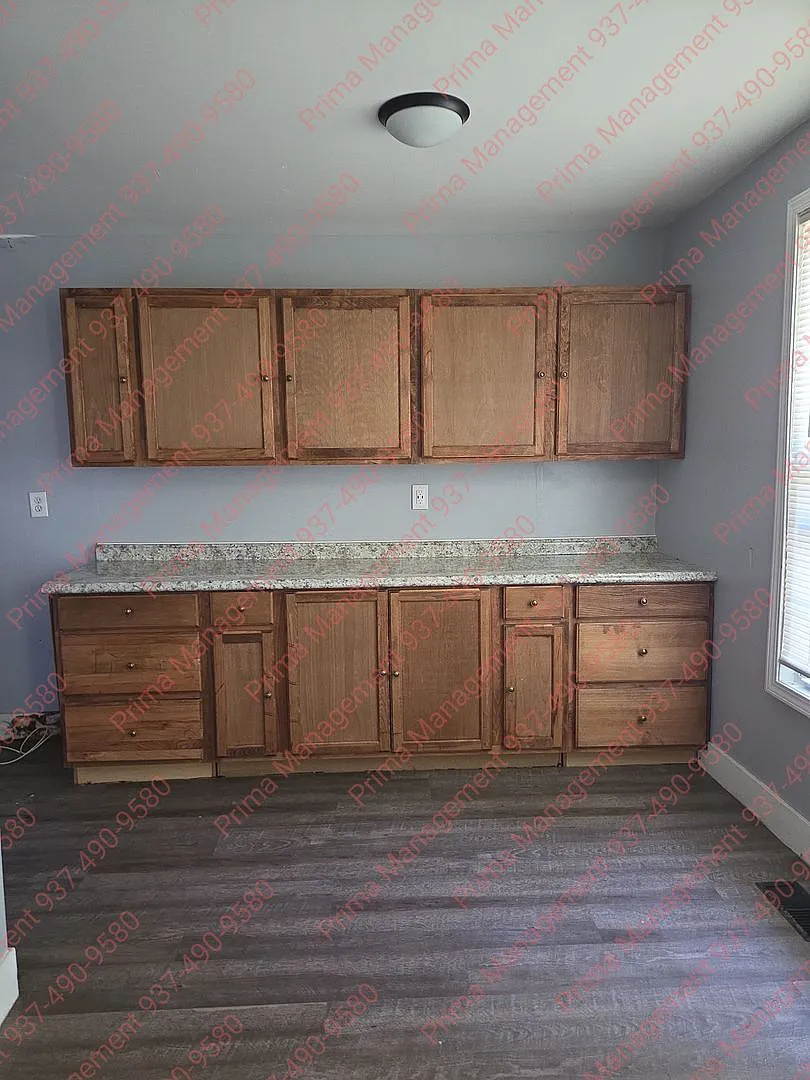 Great 3 bed 2 bath with AC close to everything! — Photo 3