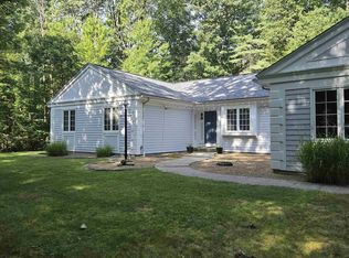 20 Buttonwood Rd, Bedford, NH 03110